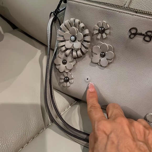Jessica Simpson 3-D Floral Crossbody Bag – Light Taupe pre owned with flaw - Picture 3 of 7